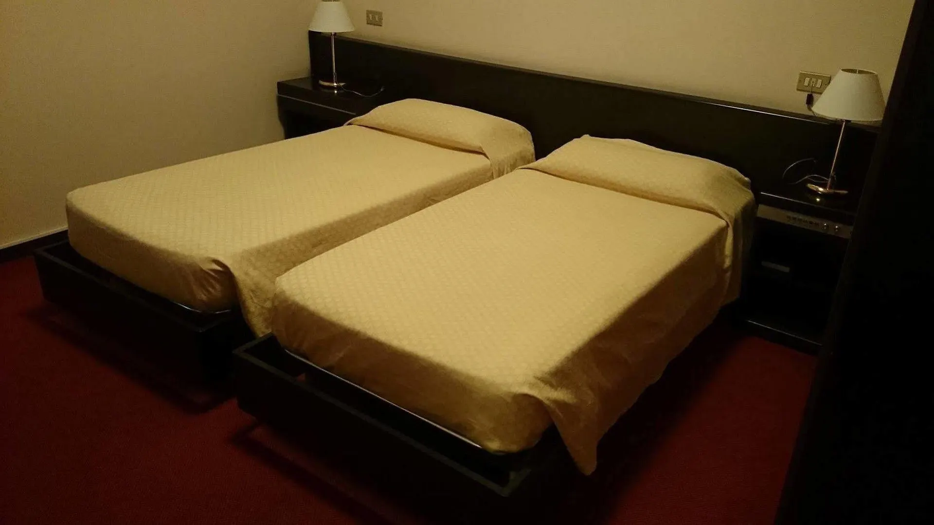 Crisol Europa Otel Palermo 3*,
