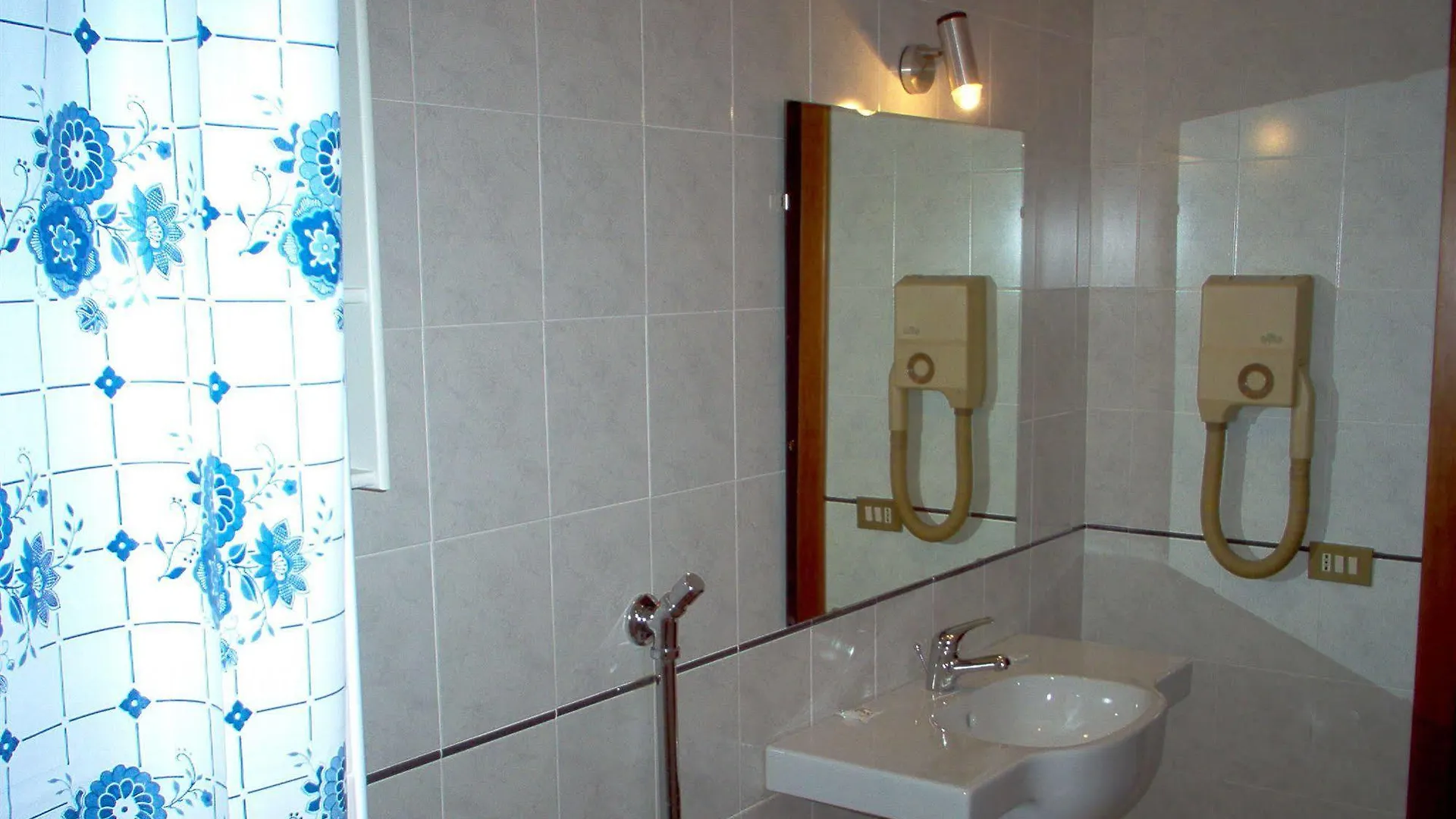 Crisol Europa Hotel Palermo 3*,